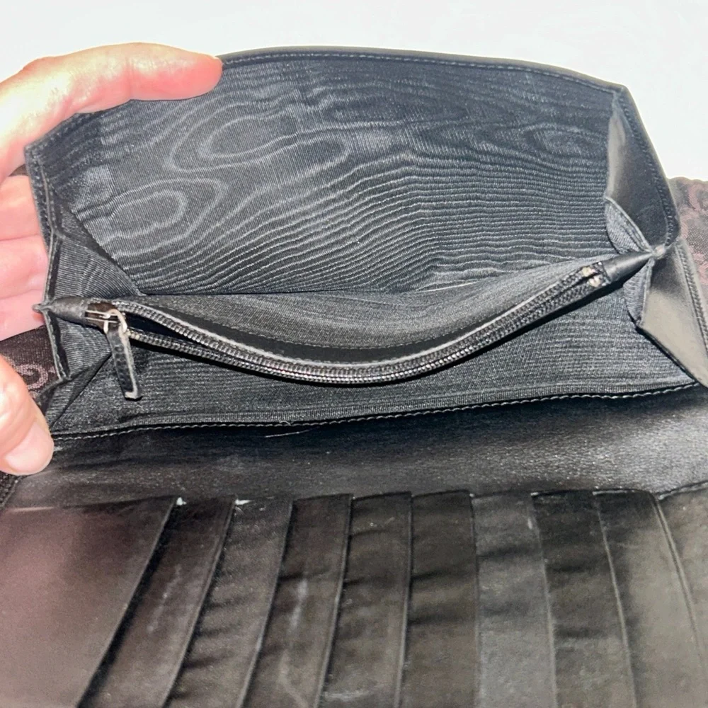 Vintage Gucci Black Leather Long Bifold Flap Wallet. Clean Corners! - Picture 8 of 10